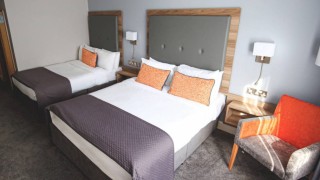 Westlodge Hotel bedroom