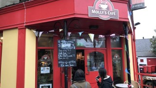 Molly&rsquo;s Caf&eacute; & Wine Bar